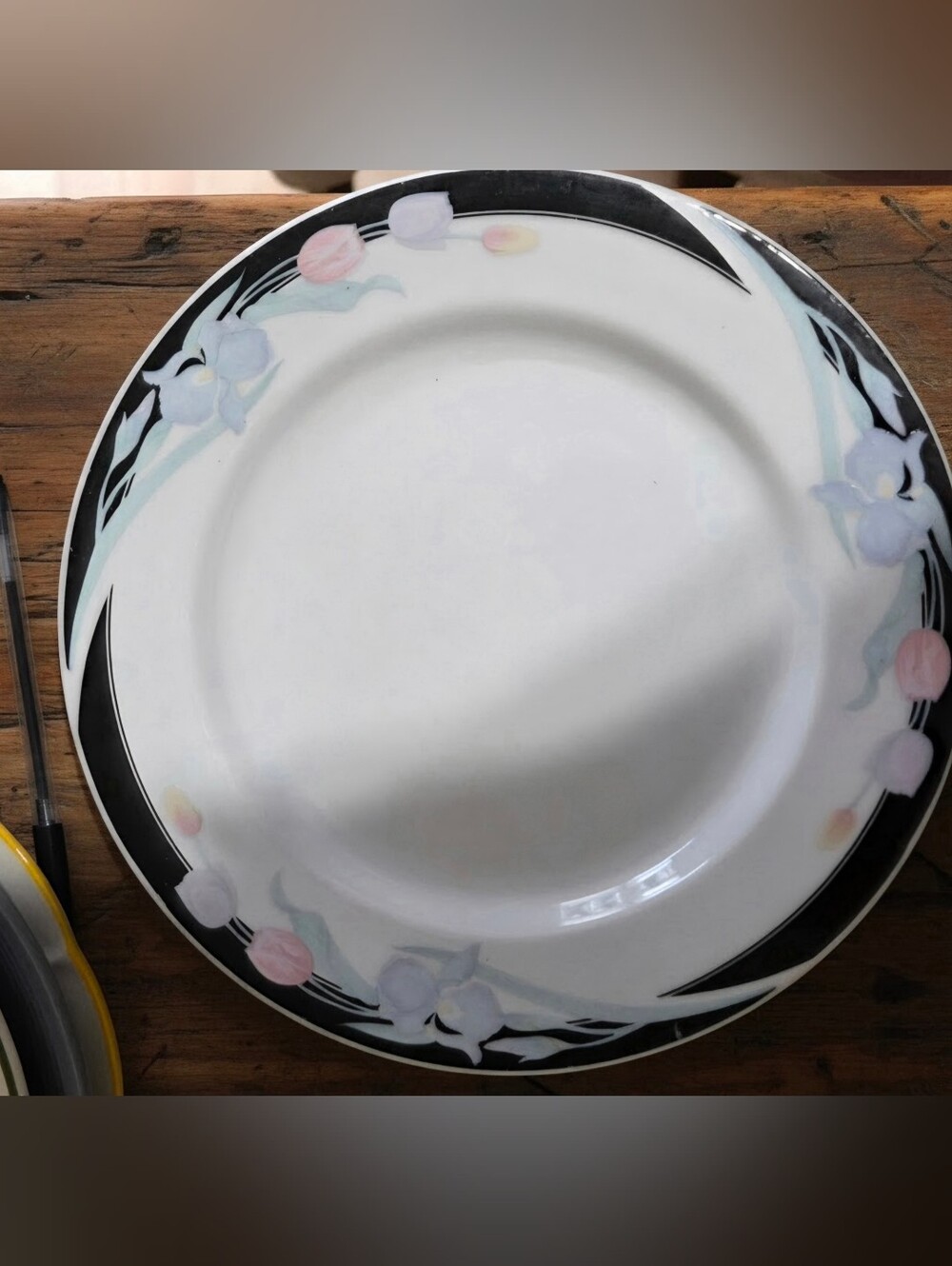 Antique 80s Caravel by Excel Black Rim Tulips Iris 10 1/2" Dinner Plate